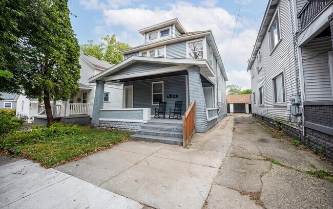 Building Photo - 1044 Muskegon Ave NW