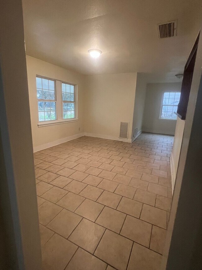 Building Photo - Home for Rent $1000