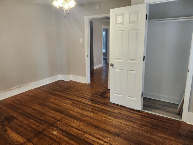 Building Photo - 311 E Narroway St