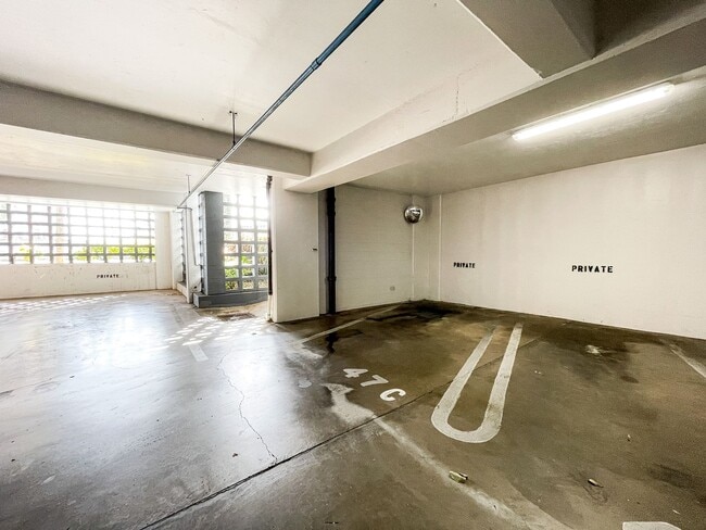 Building Photo - Punchbowl Condo with Off-Street Parking an...
