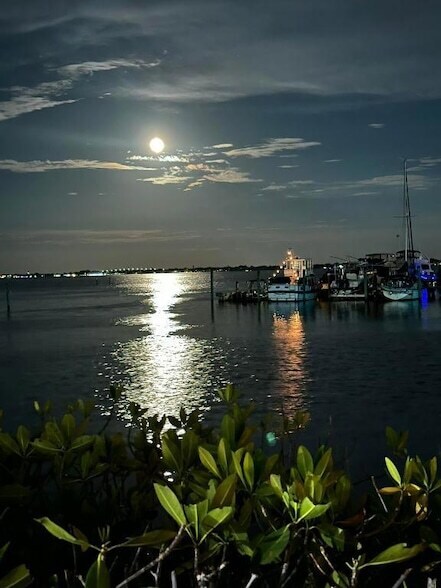 Building Photo - 815 NW Flagler Ave