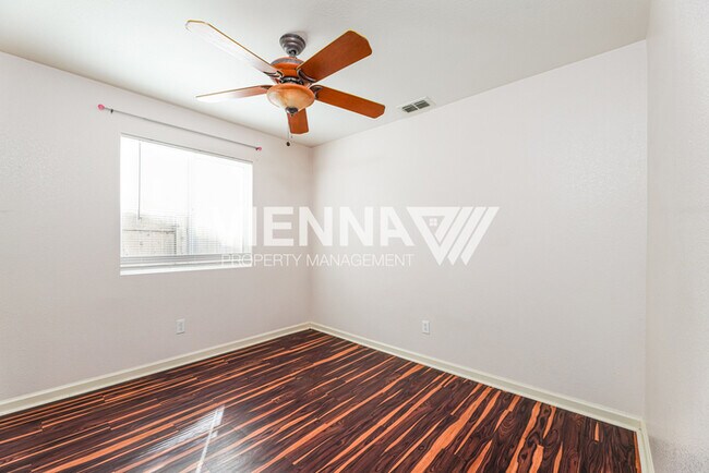 Building Photo - Cute 3 Bedroom Home in Twelve Bridges