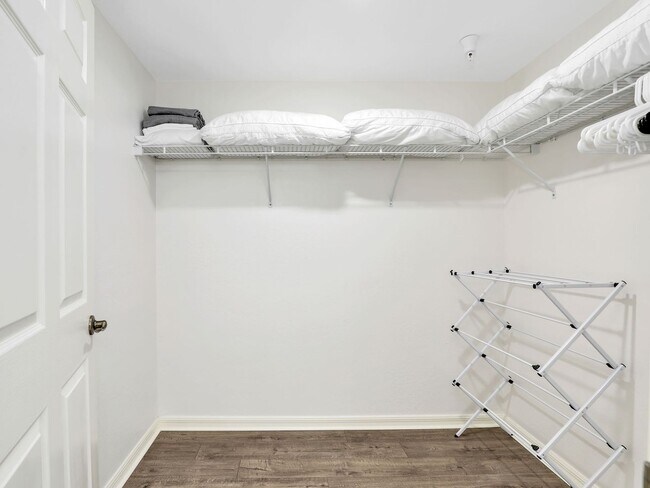 Building Photo - Seasonal 3-Bed Condo Rental in the Heart of Naples – AVAIL DEC/JAN, APRIL-FORWARD