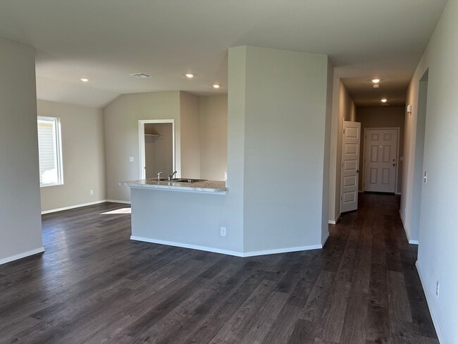 Building Photo - Brand-new 3 bedroom, 2 bath home located in historic Claremore