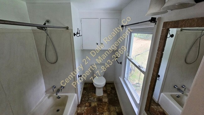 Building Photo - 3BR Cape Cod in York Suburban Schools