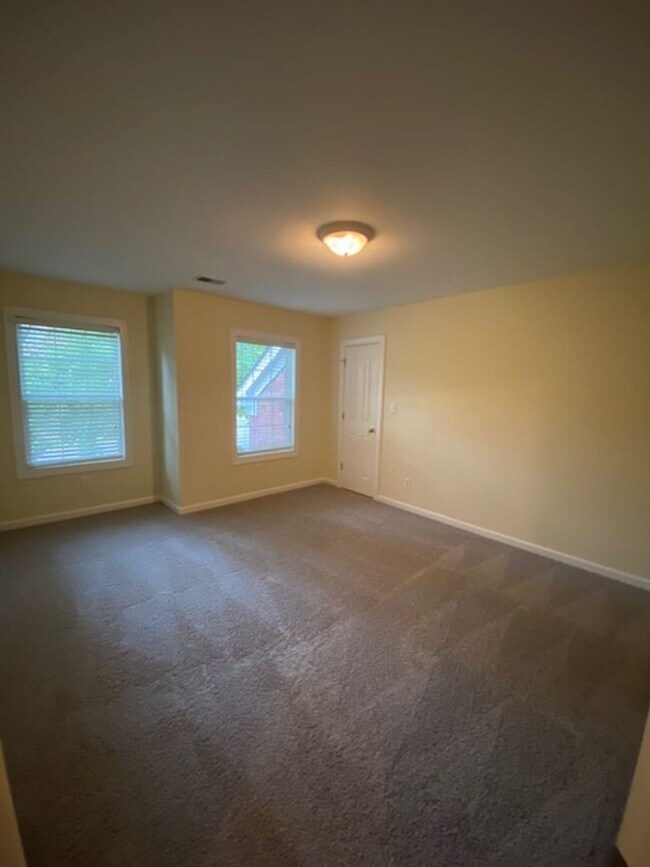 Building Photo - 506 Eagle Pointe Dr