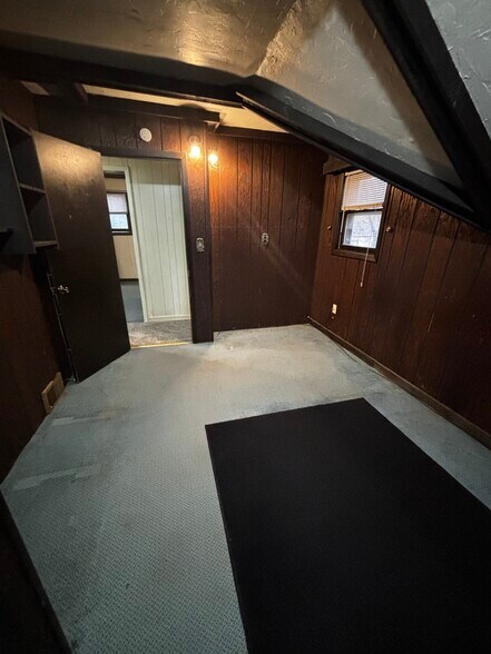 Upstairs - Bedroom 2 - 829 W 5th Ave