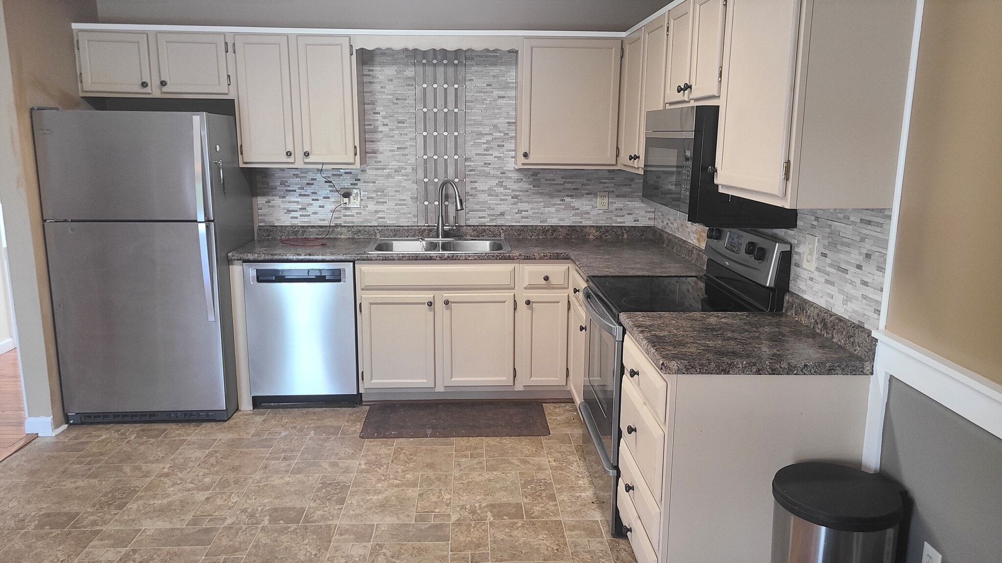 kitchen2 - 1526 Old Oak Ln