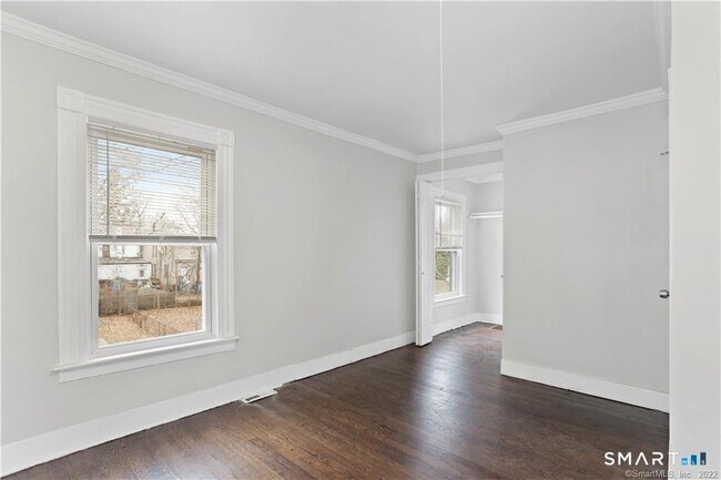 Building Photo - 393 Huntington St