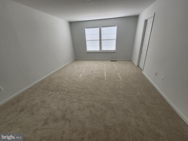 Building Photo - 477 Husky Trl