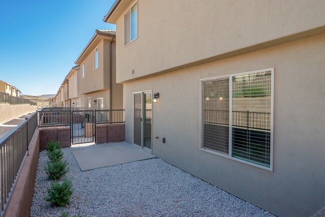 Building Photo - Modern 4-Bed Stand-Alone Home with Fenced Patio