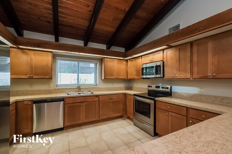 Building Photo - 2918 Deer Run N