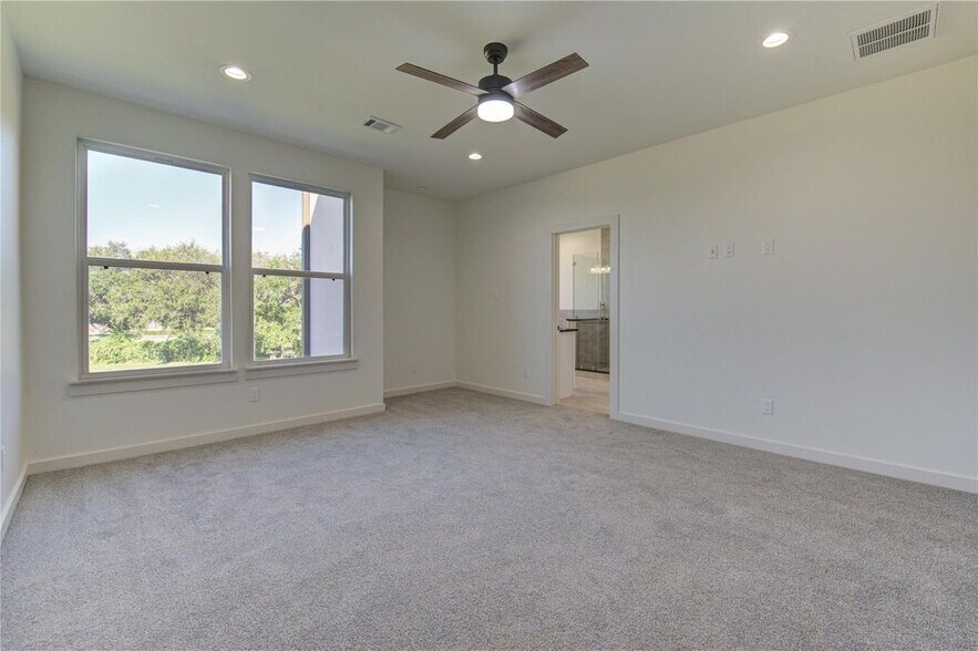 Building Photo - 2920 El Fenice Ln