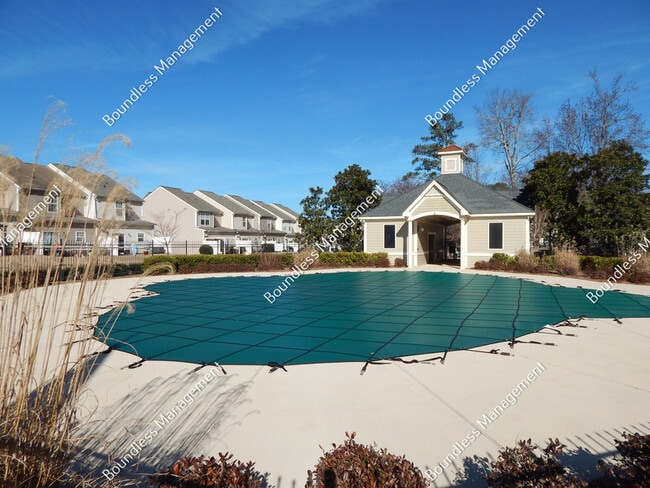 Building Photo - 353 Azalea Cir