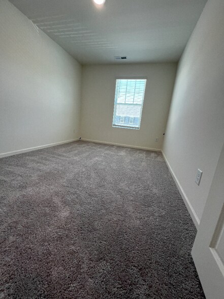 Building Photo - 121 N Chubb Rdg