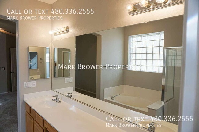 Building Photo - 2623 E Detroit Pl