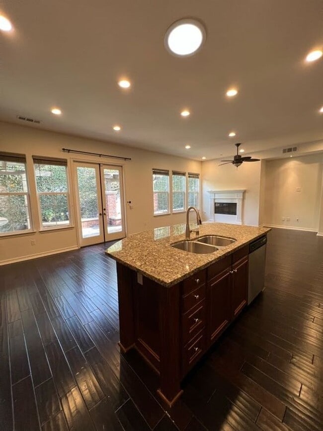 Building Photo - Spacious Single Story Home in Columbus Square