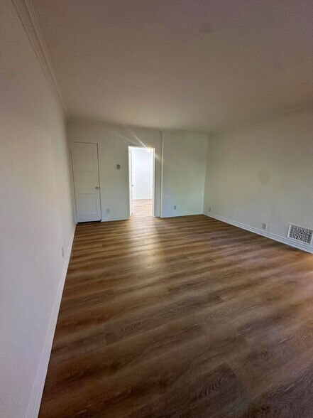 Interior Photo - Hayworth Courtyard Apartments – West Hollywood Living