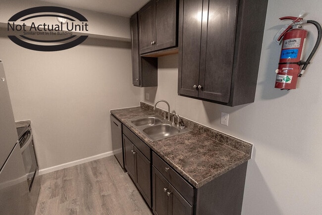 Building Photo - 3408 Balboa Ln