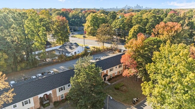 Building Photo - *MOVE IN READY* 3 Bed, 2 Bath Condo, Close to Uptown!!!