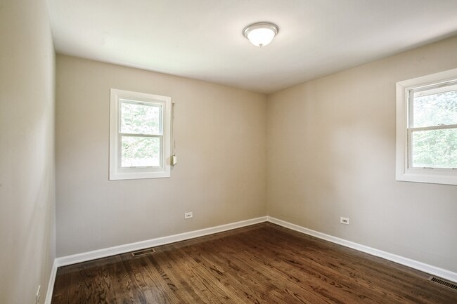 Building Photo - 441 Berteau Ave