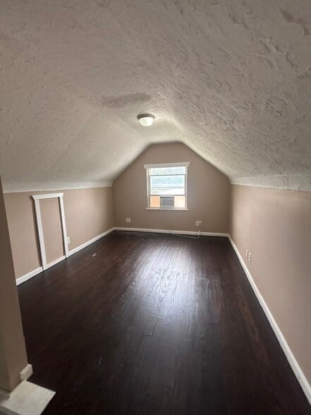 Building Photo - 11706 Maple Way