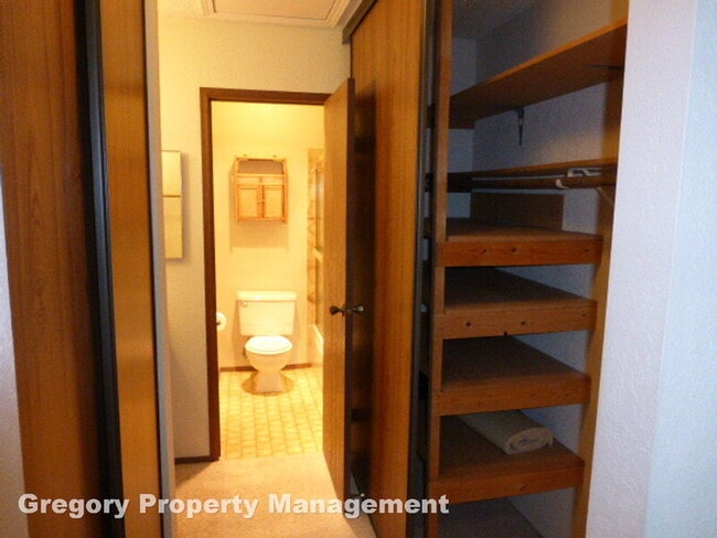 Building Photo - 12621 NE 130th Way