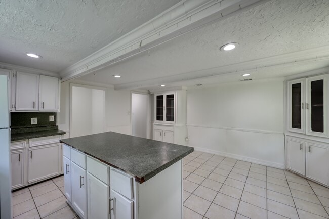 Building Photo - 29906 Hunters Rd