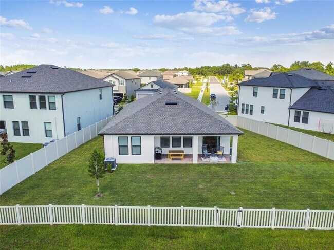 Building Photo - 9571 Little Bluestem Dr