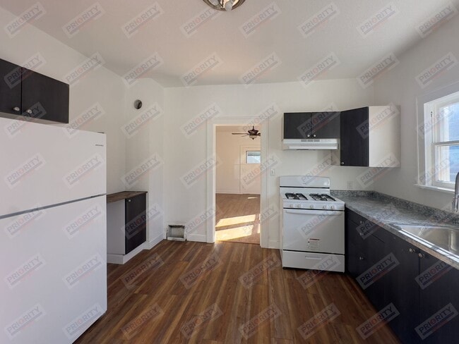 Building Photo - Adorable Single Family Home