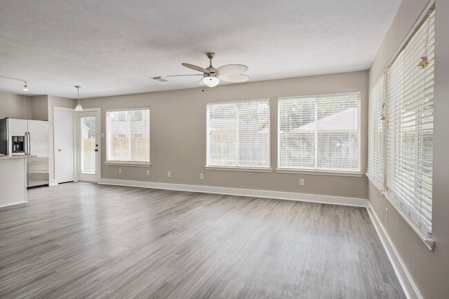 Building Photo - 18178 Woodsdale Ct