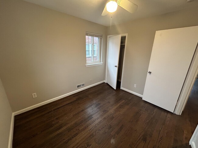 Building Photo - 5338 Chillum Pl NE