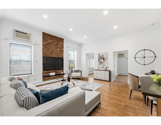 Building Photo - 716 Hudson St