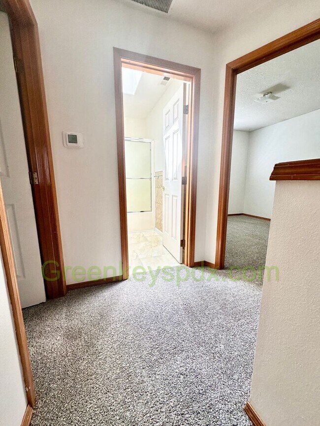 Building Photo - Beautiful 3-Bedroom House with 2.5 Bathroo...