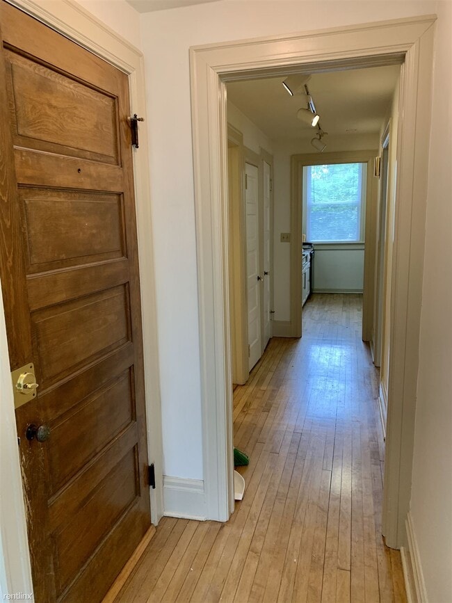 Building Photo - 2408 E Park Pl