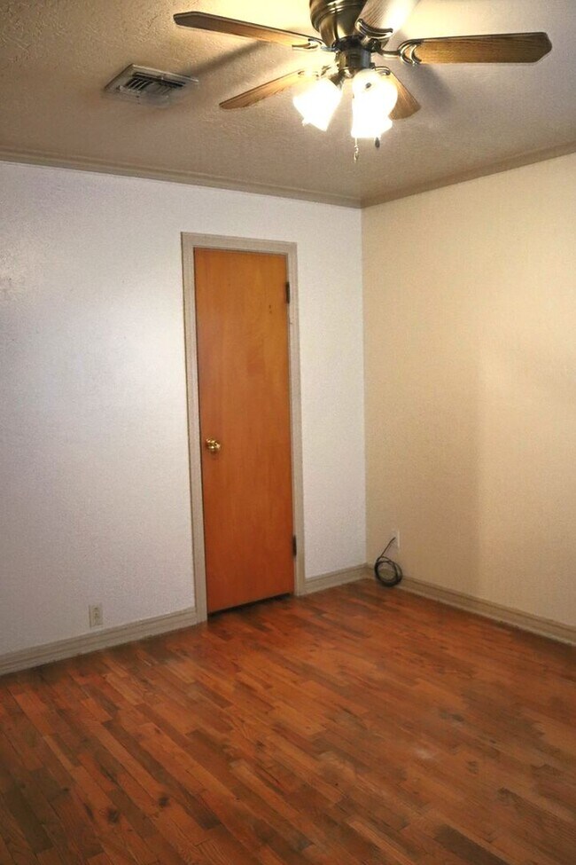 Building Photo - Cute and Clean 2 bedroom near SWOSU