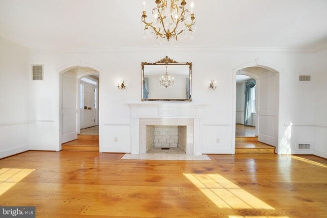 Building Photo - 513 Cathedral Dr