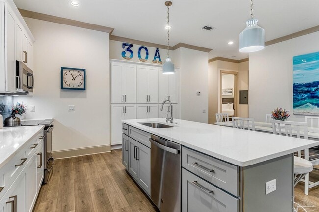 Building Photo - 70 Marthas Ln