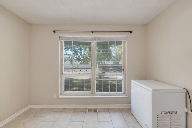 Building Photo - 3 BED / 1 BATH HOUSE IN URBANA WITH IN-UNI...
