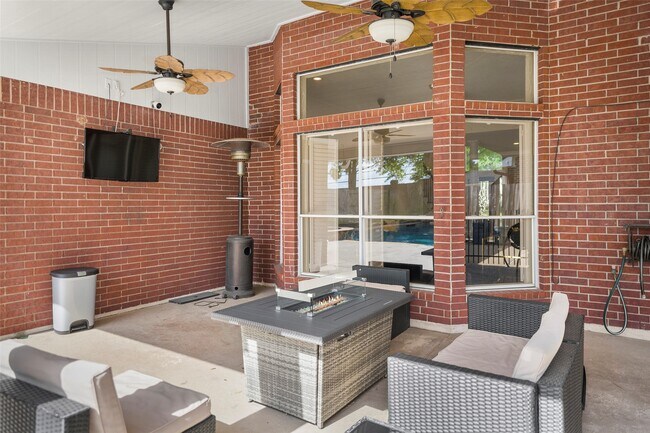 Building Photo - 14311 Islandwoods Dr