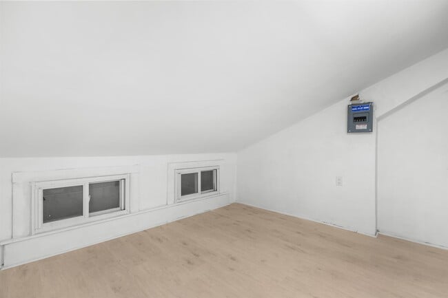 Building Photo - 616 Chestnut St