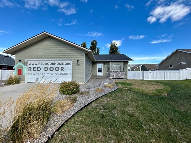 Primary Photo - Modern 4 Bed, 3 Bath Home – Pet Friendly w...