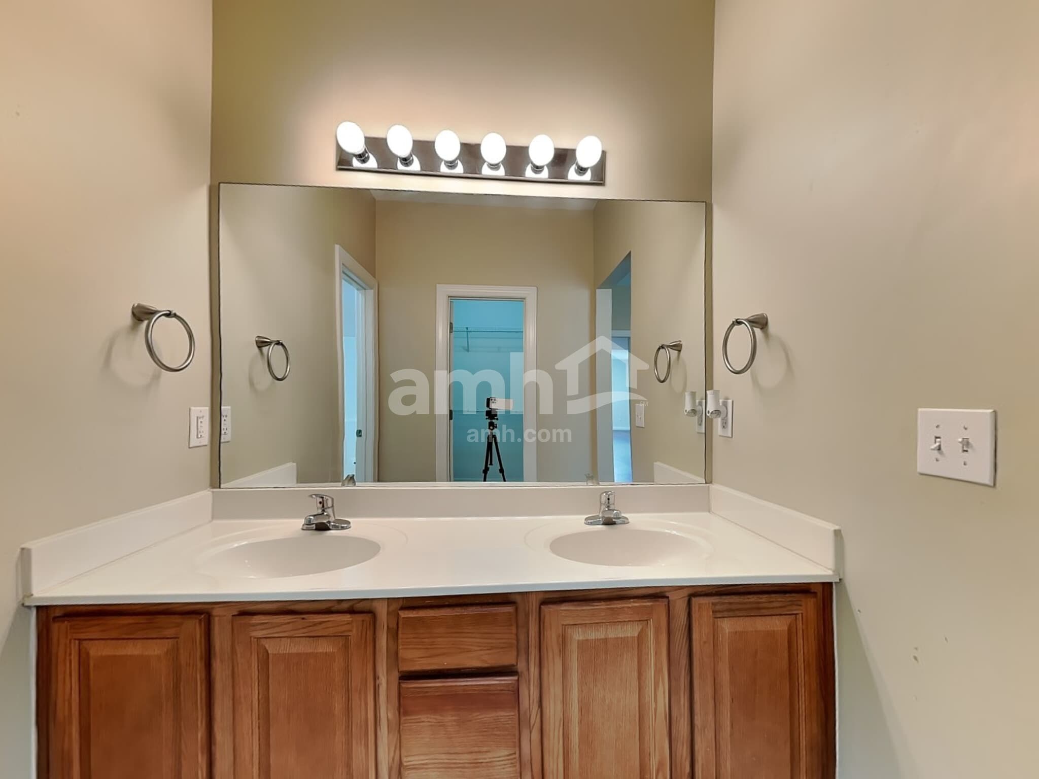 Building Photo - 16 Greenbranch Way