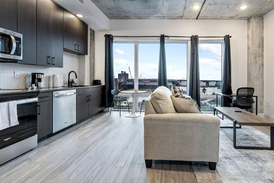 Building Photo - 617 N 12th St