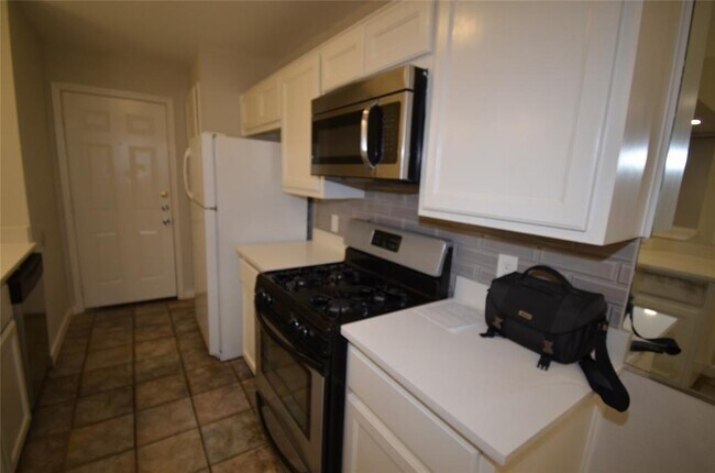 Building Photo - 7801 Parliament Pl