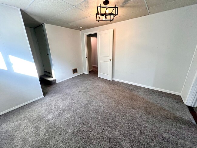 Building Photo - 3 Bedroom 1.5 Bath - Updated Home for Rent