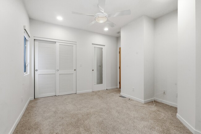 Building Photo - 207 42nd St