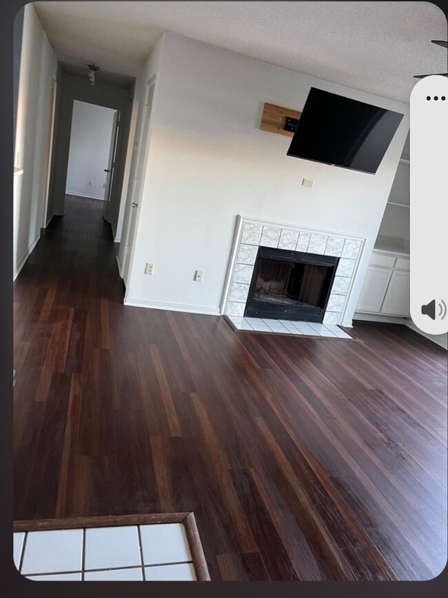 Building Photo - 2011 N Highway 17