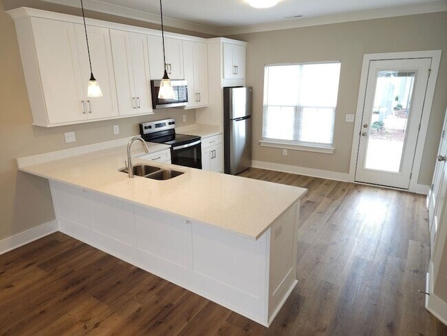 Building Photo - 719 Crestland Ave