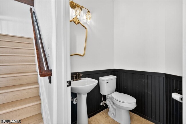 Building Photo - 9734 Silvercreek Ct